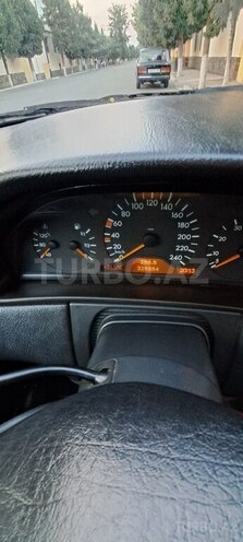 Mercedes E 240 1999, 328,100 km - 2.4 l - Göygöl