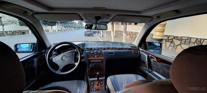 Mercedes E 240 1999, 328,100 km - 2.4 l - Göygöl