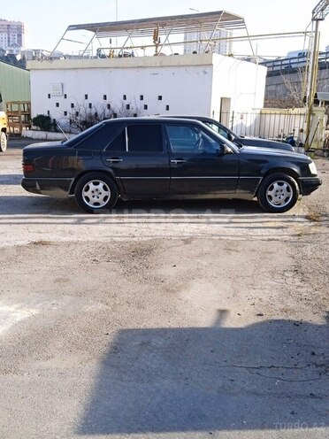 Mercedes E 200 1993, 580,000 km - 2.0 l - Bakı