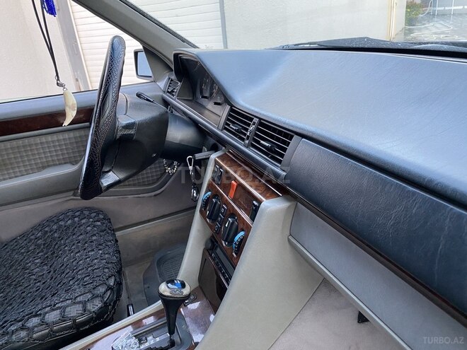Mercedes E 280 1995, 385,000 km - 2.8 l - Bakı