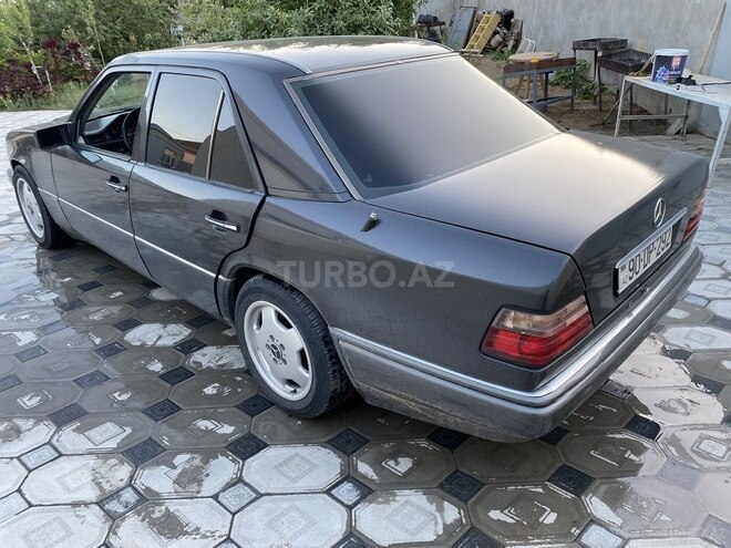 Mercedes E 280 1995, 385,000 km - 2.8 l - Bakı