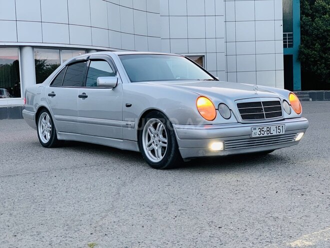 Mercedes E 230 1996, 298,000 km - 2.3 l - Qazax