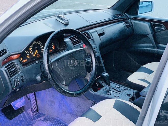 Mercedes E 230 1996, 298,000 km - 2.3 l - Qazax