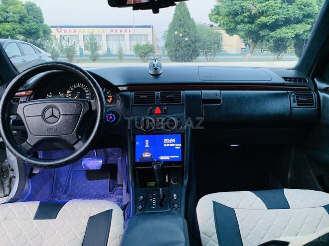 Mercedes E 230 1996, 298,000 km - 2.3 l - Qazax