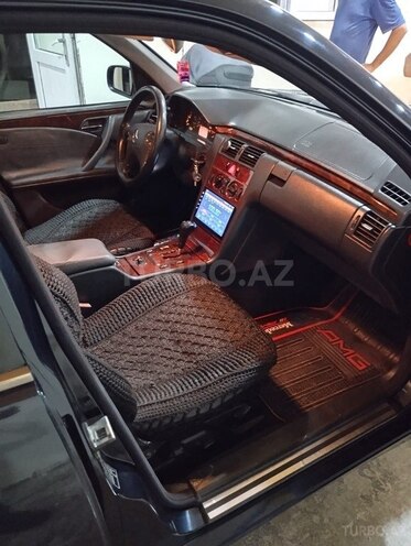 Mercedes E 220 d 1999, 561,000 km - 2.2 l - Bakı