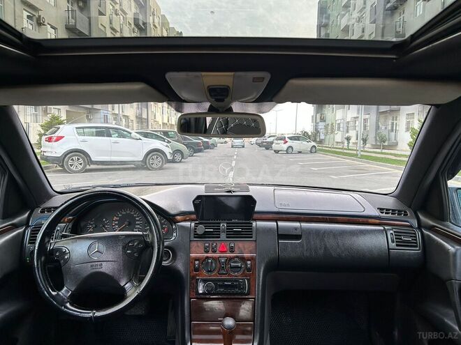 Mercedes E 200 1997, 280,000 km - 2.0 l - Qəbələ