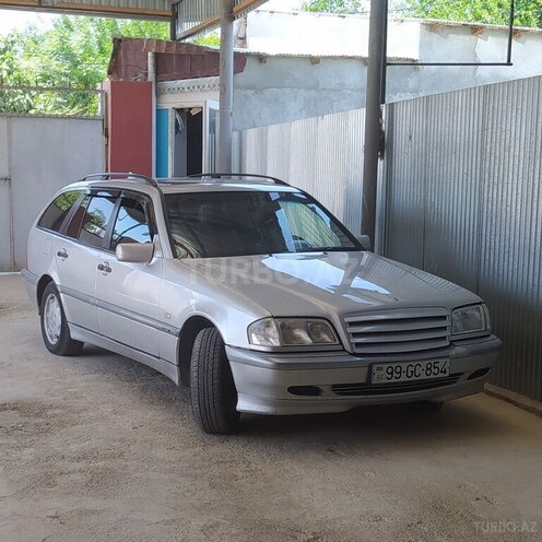 Mercedes C 180 2000, 317,000 km - 1.8 l - Füzuli