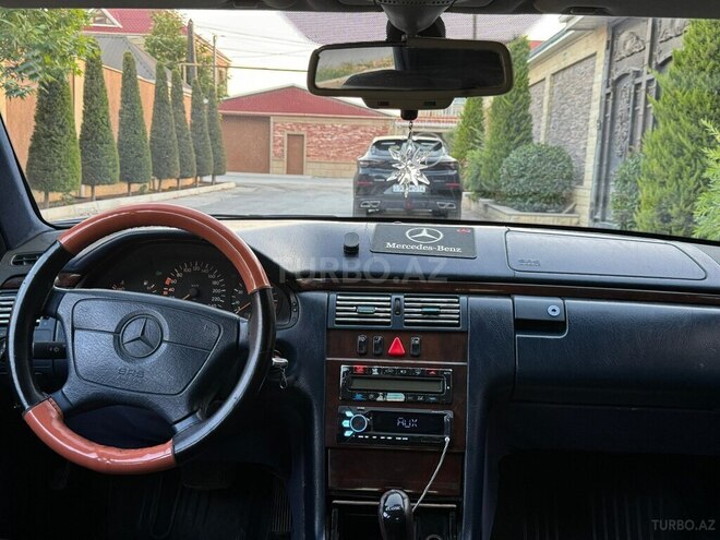 Mercedes E 230 1995, 444,000 km - 2.3 l - Bakı
