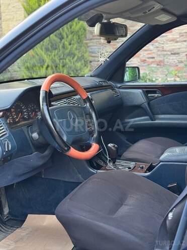 Mercedes E 230 1995, 444,000 km - 2.3 l - Bakı