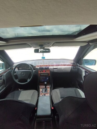 Mercedes E 240 1998, 350,000 km - 2.4 l - İsmayıllı