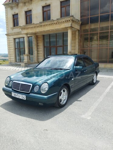 Mercedes E 240 1998, 350,000 km - 2.4 l - İsmayıllı