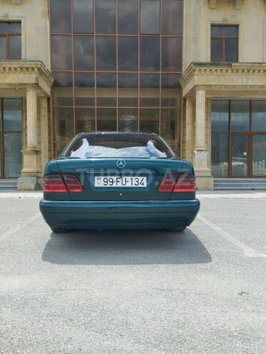 Mercedes E 240 1998, 350,000 km - 2.4 l - İsmayıllı