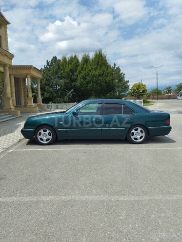 Mercedes E 240 1998, 350,000 km - 2.4 l - İsmayıllı