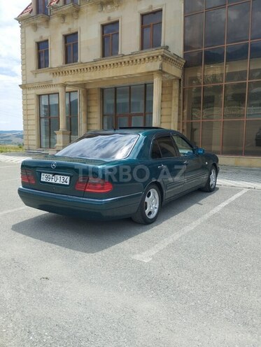 Mercedes E 240 1998, 350,000 km - 2.4 l - İsmayıllı