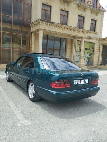 Mercedes E 240 1998, 350,000 km - 2.4 l - İsmayıllı