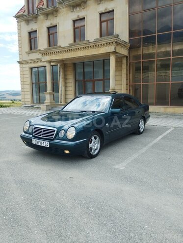 Mercedes E 240 1998, 350,000 km - 2.4 l - İsmayıllı