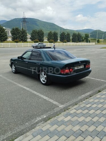 Mercedes E 240 1998, 350,000 km - 2.4 l - İsmayıllı