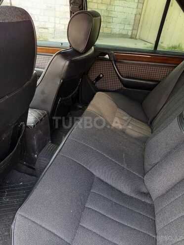 Mercedes E 230 1990, 5,566 km - 2.3 l - Goranboy