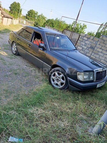 Mercedes E 230 1990, 5,566 km - 2.3 l - Goranboy