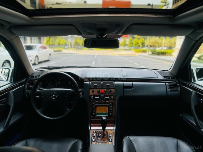 Mercedes E 270 2001, 409,585 km - 2.7 l - Bakı