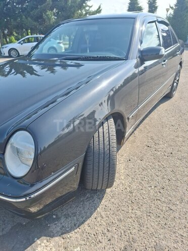 Mercedes E 220 d 2000, 679,238 km - 2.2 л - Astara