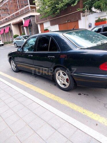 Mercedes E 240 2000, 329,000 km - 2.6 l - Bakı