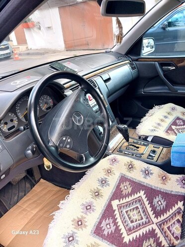 Mercedes E 240 2000, 329,000 km - 2.6 l - Bakı