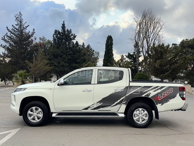 Mitsubishi L200 2020, 158,000 km - 2.4 l - Bakı