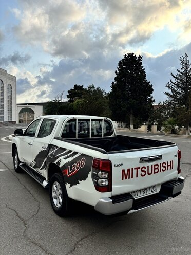 Mitsubishi L200 2020, 158,000 km - 2.4 l - Bakı