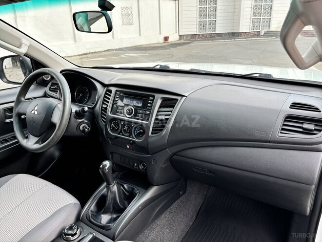 Mitsubishi L200 2020, 158,000 km - 2.4 l - Bakı