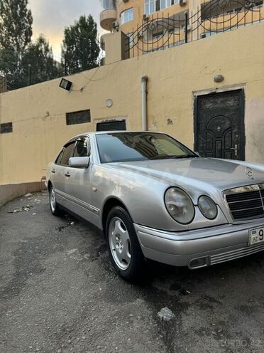 Mercedes E 240 1998, 462,000 km - 2.4 l - Bakı