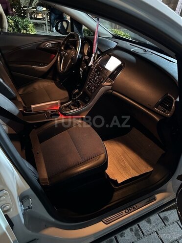 Opel Astra 2011, 210,000 km - 1.5 l - Bakı