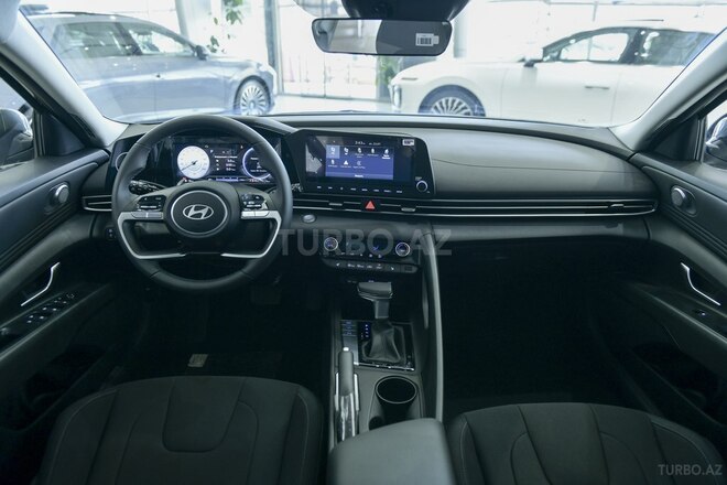 Hyundai Elantra-8