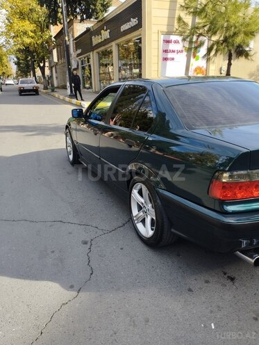 BMW 318 1993, 380,000 km - 1.8 l - Zaqatala