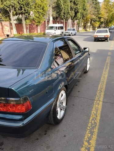 BMW 318 1993, 380,000 km - 1.8 l - Zaqatala