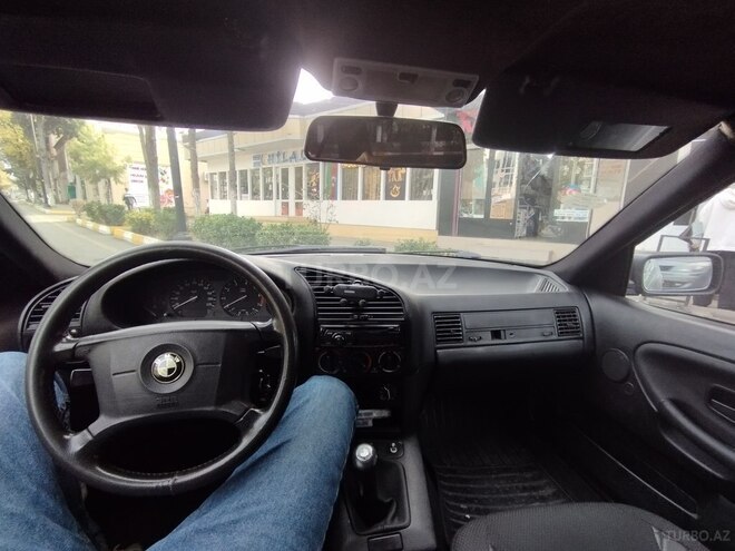 BMW 318 1993, 380,000 km - 1.8 l - Zaqatala