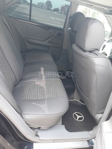 Mercedes E 240 2000, 560,478 km - 2.4 l - Saatlı