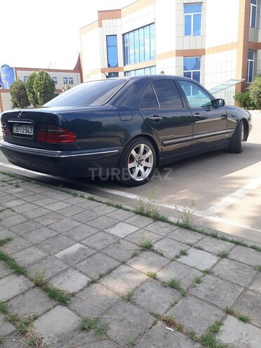 Mercedes E 240 2000, 560,478 km - 2.4 l - Saatlı