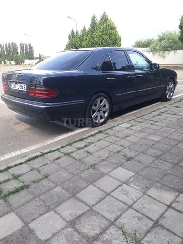 Mercedes E 240 2000, 560,478 km - 2.4 l - Saatlı