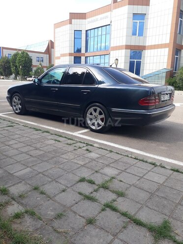 Mercedes E 240 2000, 560,478 km - 2.4 l - Saatlı