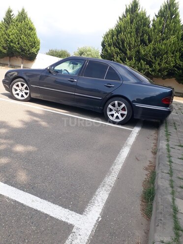 Mercedes E 240 2000, 560,478 km - 2.4 l - Saatlı
