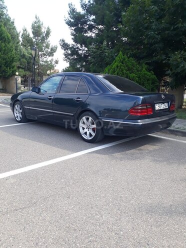 Mercedes E 240 2000, 560,478 km - 2.4 l - Saatlı