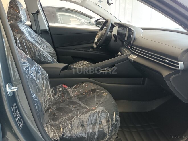 Hyundai Elantra-13
