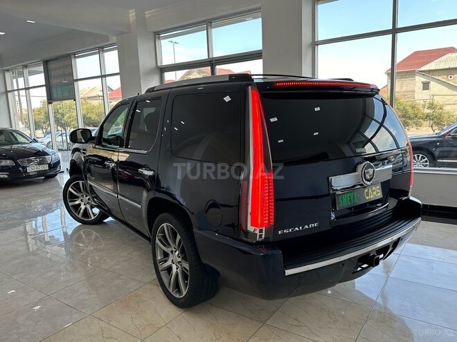 Cadillac Escalade-13