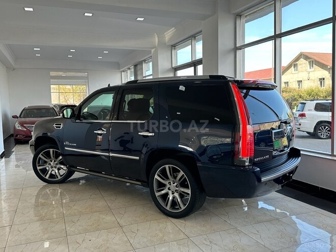 Cadillac Escalade-12