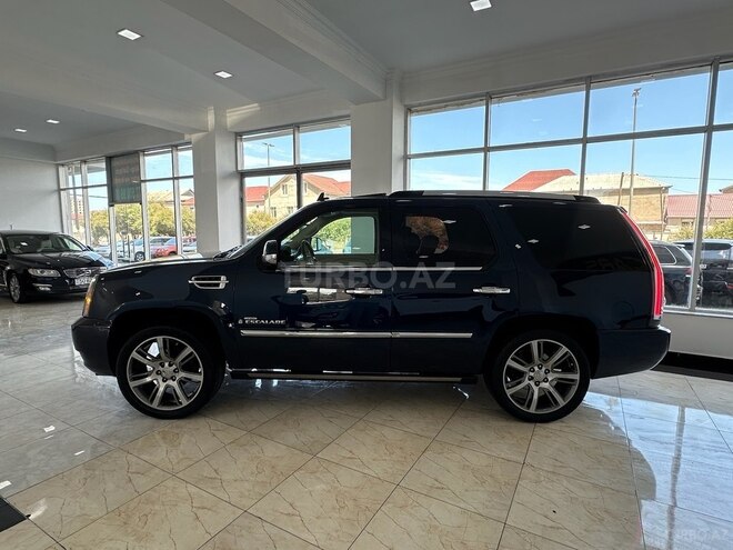 Cadillac Escalade-10