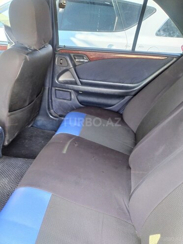 Mercedes E 200 1997, 333,648 km - 2.0 l - Bakı
