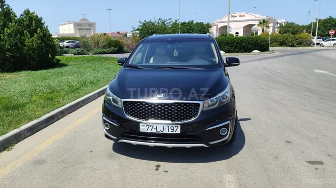 Kia Carnival-1