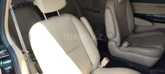 Kia Carnival-9