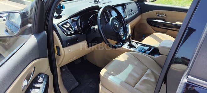 Kia Carnival-4